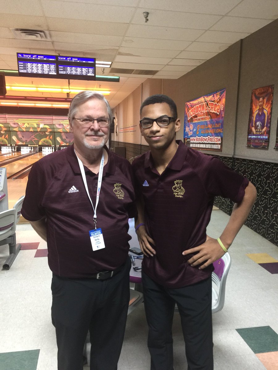 BrebeufBowling's tweet photo. Good luck @aosili18 at bowling sectionals at Crawfordsville.  #RollOn @BrebeufSports @BrebeufJesuit https://t.co/SNa35bRWDQ