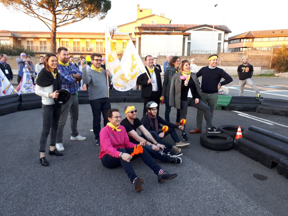 #MauvaisPerdants Les jaunes contestent leur défaite et bloquent la piste de kart :)  #AkkaDigitalUp