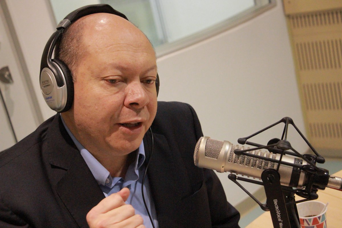 "Las cosas no han sido fáciles, todo tiene un costo": <a href="/juliodelarue/">Julio De La Rue</a>, director de <a href="/CABLENOTICIAS/">CABLENOTICIAS</a>, en #MiBandaSonora de <a href="/avivircaracol/">A vivir que son dos días</a>