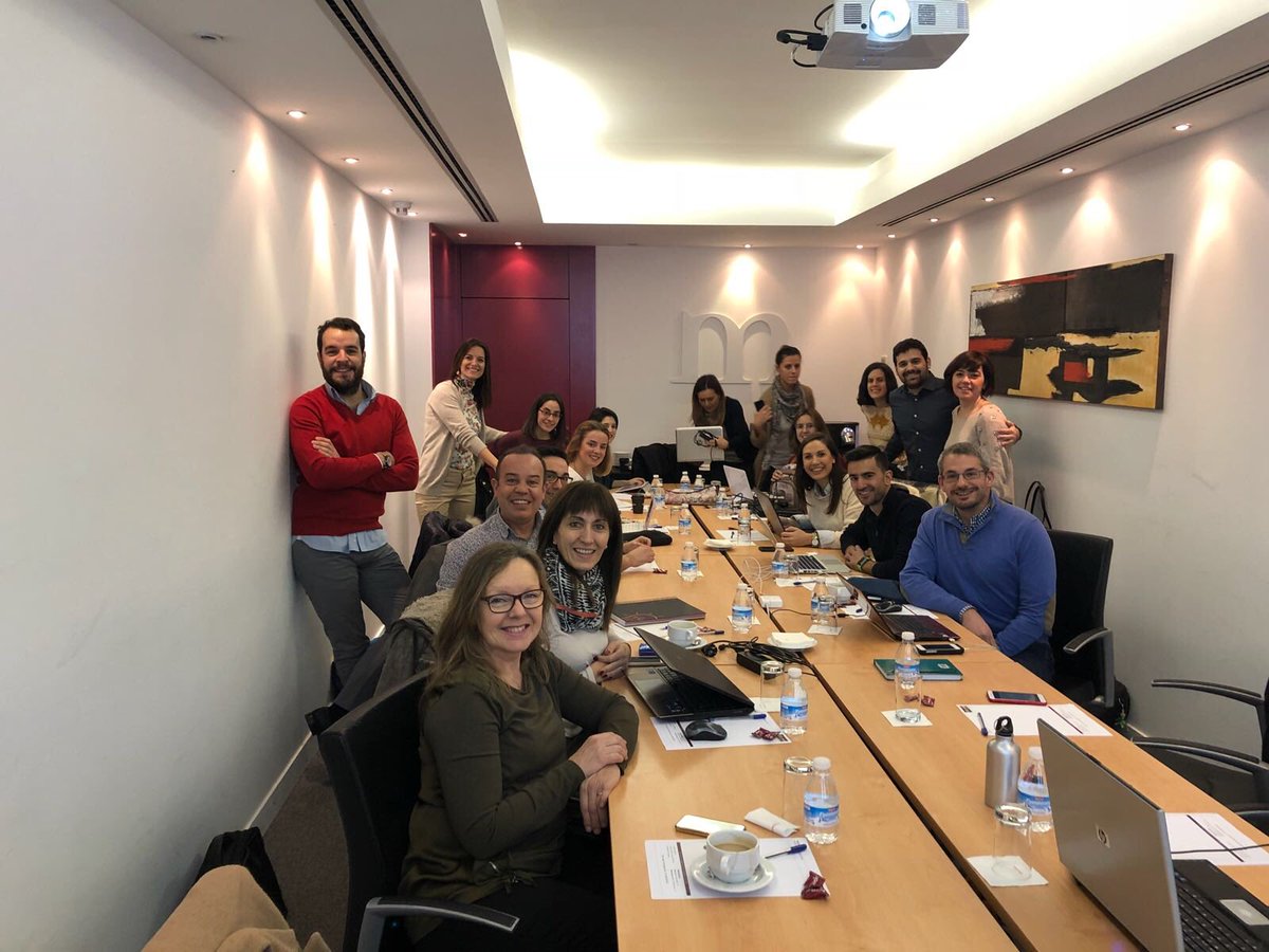 Nuestro Decano <a href="/NutricionMoran/">Luis J. Morán</a>, nuestro Vicedecano @palopezc y nuestra Vocal <a href="/nutrilsa/">nutrilsa</a>, se han reunido hoy en Madrid con los distintos miembros de la Junta Gobierno de los Colegios Profesionales de D-N para trabajar conjuntamente por el futuro de la profesión #futuroesperanzador