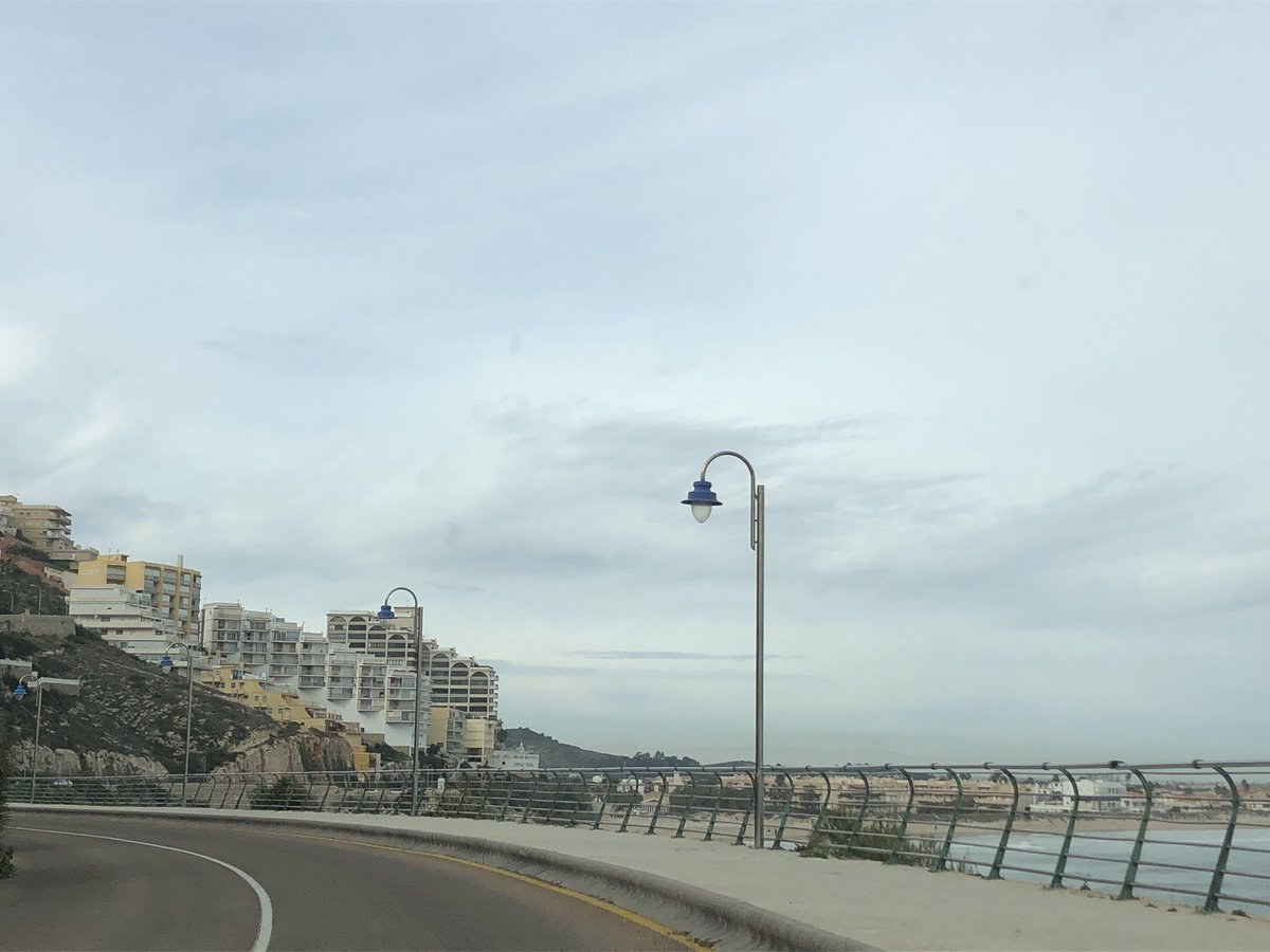 MeteoCullera's tweet photo. Jornada de #sábado gris, se acerca un frente que tapará el cielo y nos dejará pocas (o ninguna) precipitaciones. 12° en #Cullera. Imágenes de esta mañana, #Faro y #Dossel 
https://t.co/hqcqYMC9IM https://t.co/sDbTfuNQVe