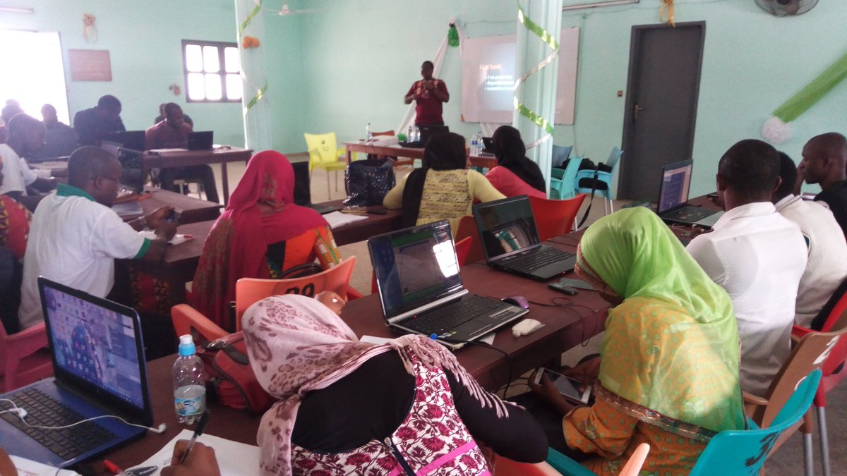 aboukam's tweet photo. #Civtech #CivEdu l monétiser un #blog en #Afrique mythe ou réalité ??? Décryptage avec @Zak_Le_Messager @UNBCI_ #Civ #Civblogs #Civtech https://t.co/NmZiy4BagB