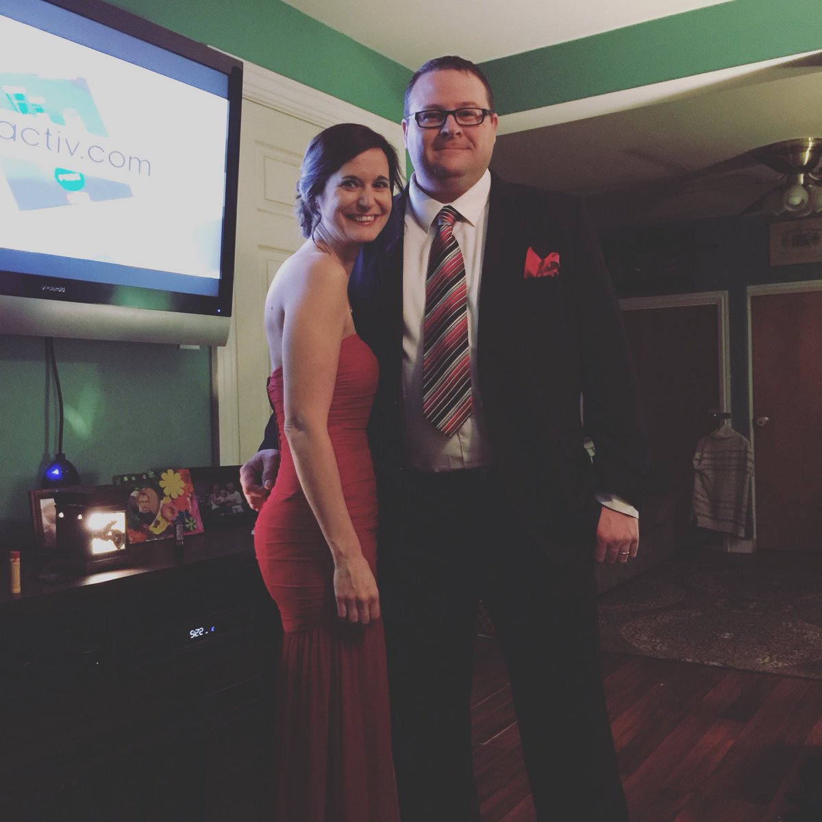 MaryMesshorty98's tweet photo. Loved getting all dressed up! #datenight #ladyinred #galafun https://t.co/stn94tlFLE