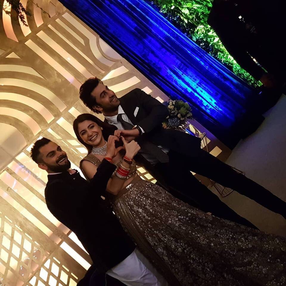  @AnushkaSharma &  @imVkohli with  @iamsrk &  #RanbirKapoor at their reception in Mumbai   #VirushkaReception  #Virushka