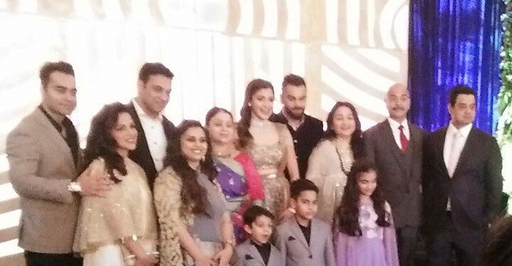  @AnushkaSharma &  @imVkohli with friends & family at their reception   #VirushkaReception  #Virushka