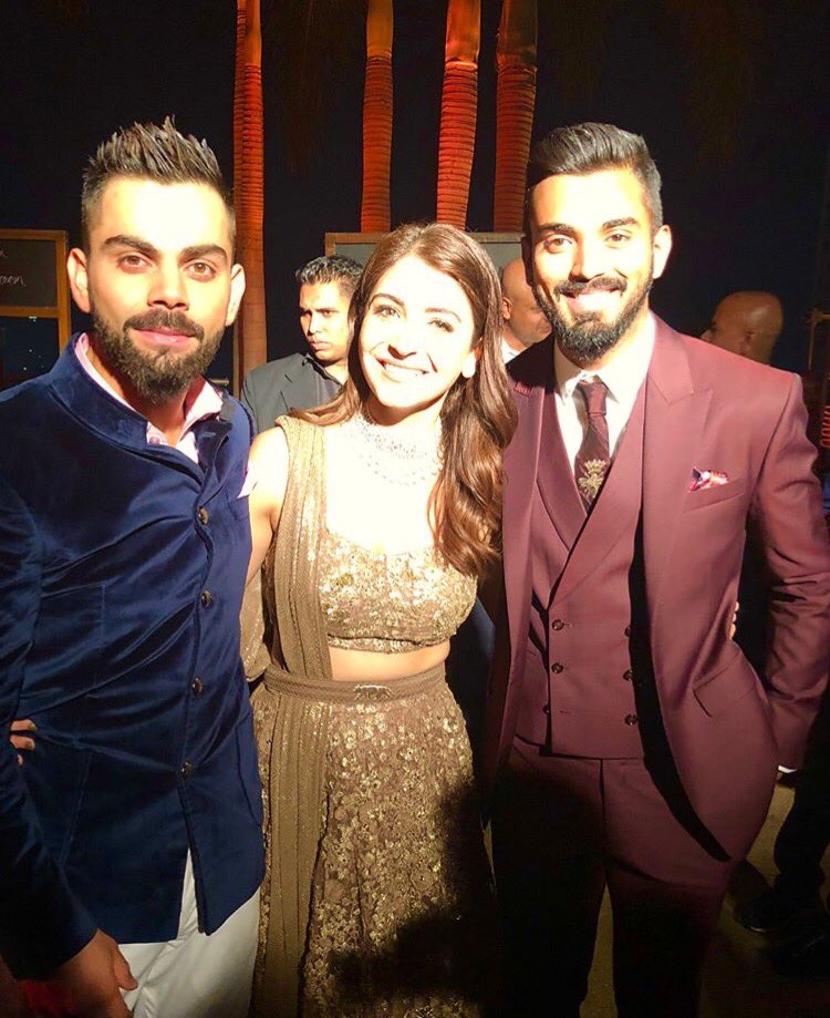  @AnushkaSharma &  @imVkohli with  @sachin_rt,  @klrahul11 &  @MadhuriDixit at their reception   #VirushkaReception  #Virushka