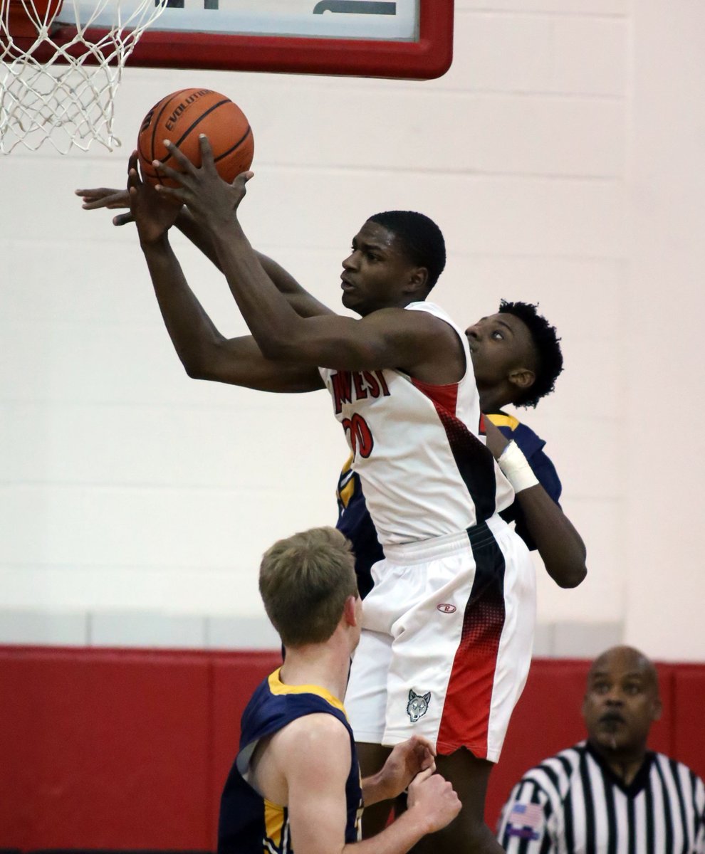MG_Champion's tweet image. MT @Pioneer_Press: Aggressive play, athleticism help Niles West's Clyde Singleton put up big numbers trib.in/2AWxFRw #PioneerSports