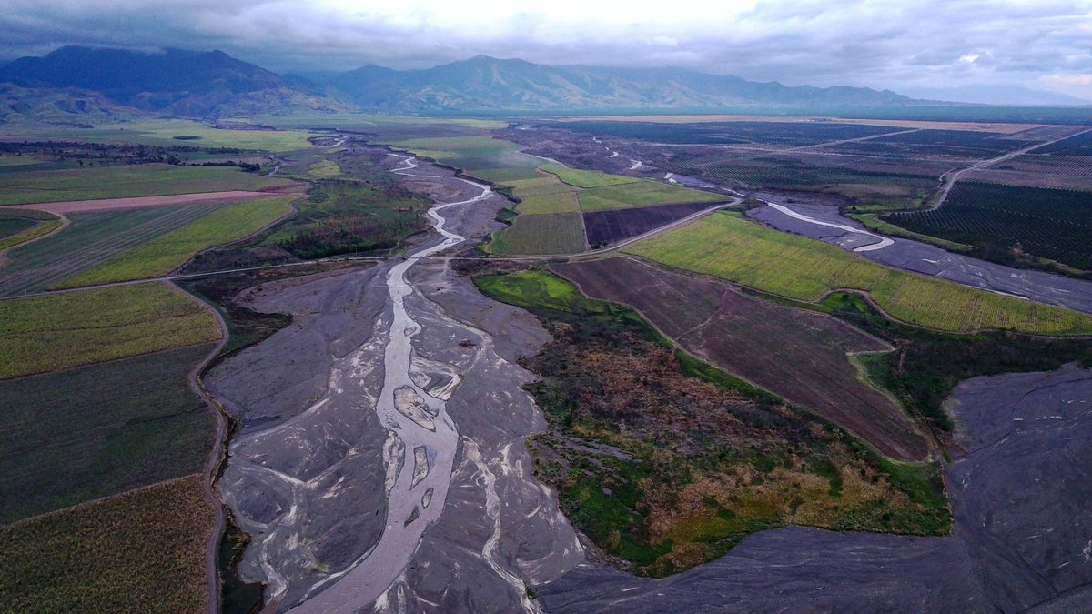 jmark1006's tweet photo. Life revolves around chaos
#ramu #gusap #madang #papuanewguinea #dji #mavicpro #djiglobal #djimavic #dronefly #dronestagram #drones #photography #dronephotography #aerial #aerialphotography #work #landscape #oilpalm #farms #mountains #hills #sugar #sunset #smoke https://t.co/9OVcZoxEDK