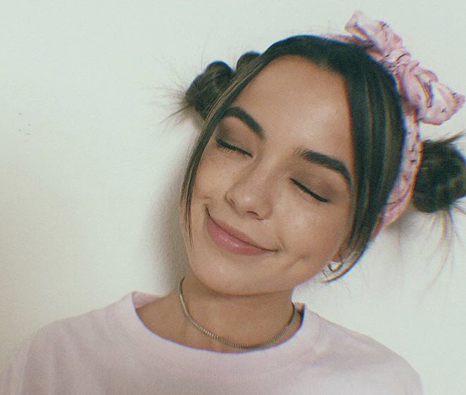 MerrellMariah's tweet image. She is such a photogenic person with that cute smile and I love her 💖💖💖 @VanessaMerrell