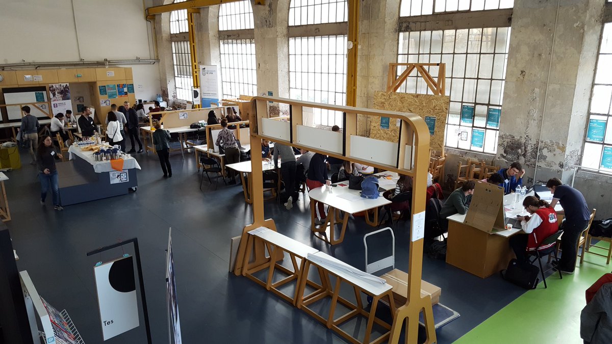 GuideRoms's tweet photo. Les @EverythingGuyz présents au Hackaton #h18usein ! 
#startup #innovation https://t.co/093OCKfBc1
