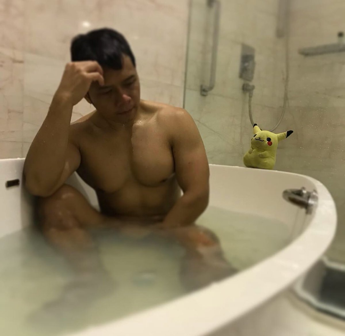 MykePikachu's tweet photo. Blessed weekend everyone 💪🏻 👊🏻 😘 . . . . .
#myKePikachu #modelborneo #pikachu #iban #bidayuh #boy #fitness #model #gymboy #gymlife #shooting #modeling #fashion #borneo #brandambassador #asianboy #sarawak #sabah #malemodel #fitnesslifestyle #bathtub #shower #blessweekend https://t.co/uCBV8Q0SZk