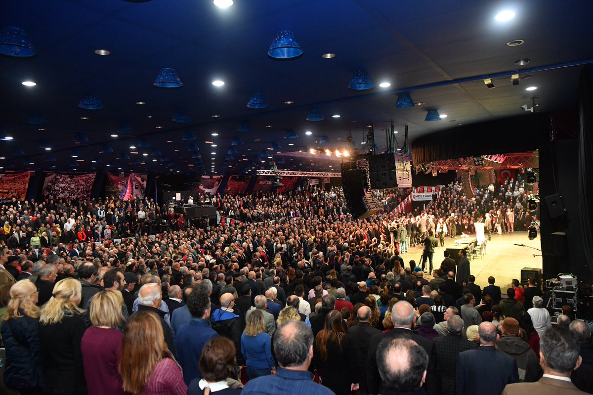 İstanbul’da halkın iktidar yürüyüşü başladı
Adalet mücadelesinin öncüsü Genel Başkanımız Kemal Kılıçdaroğlu ve on binlerce partili yoldaşımızla CHP İstanbul İl Kongresi’ndeyiz. <a href="/kilicdarogluk/">Kemal Kılıçdaroğlu</a> @ccanannnn <a href="/cemal_canpolat/">Cemal Canpolat</a>