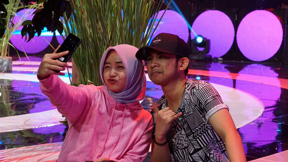 RaGa Lovers!
Saksikan penampilan <a href="/DA3_Rafly/">Muh.Rafly Heriawan</a> dan <a href="/DA2_Ega/">Ega (REAL)</a> di #KonserLuarBiasaJamanNow malam ini, pukul 19.00 WIB ya!