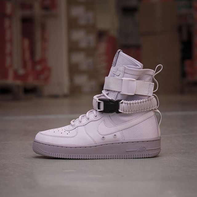 www_footish_se's tweet photo. Nike Wmns SF Air Force 1 - 857872-003 • Ny dag, nya äventyr. Med Nike Wmns SF Air Force 1 är du ostoppbar. Finns på https://t.co/t03EOBz4AA redan idag! #nike #airforce1sf #specialfield #sneakers #uppsala #footish https://t.co/3b0EEf6qMg