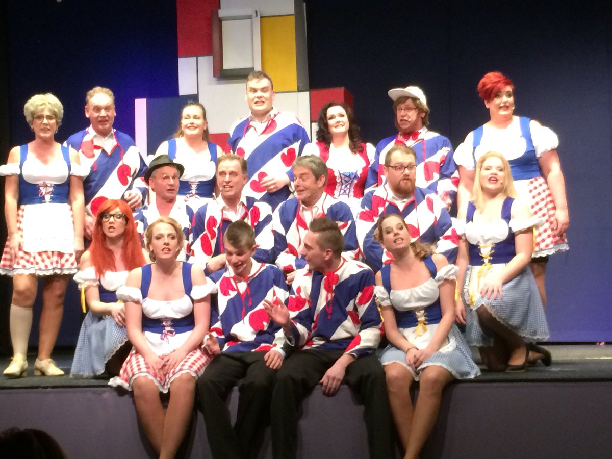 Skitterende nijjiersrefu yn Koatstertille. Jûn te lêste kâns om te gean. Mear as 1000 minsken ha genietse kinnen.
Art-karspelen op syn bêst.