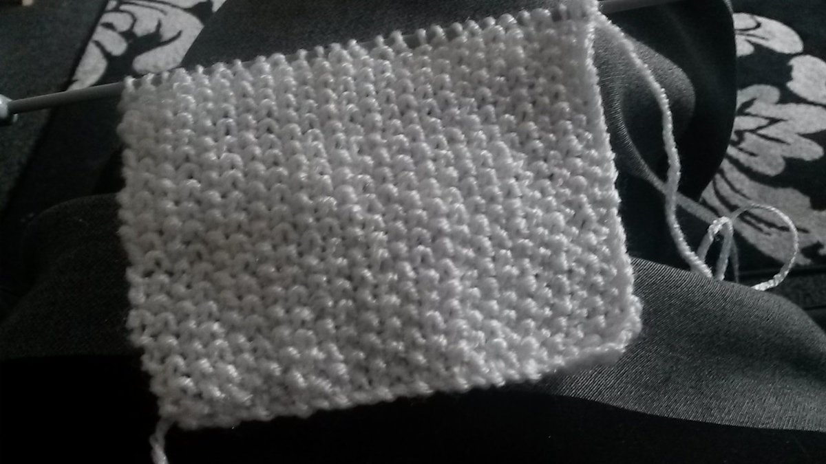 KnitWithMe's tweet image. Moss stitch square #Creacrafts #KnitWithMe 🐑