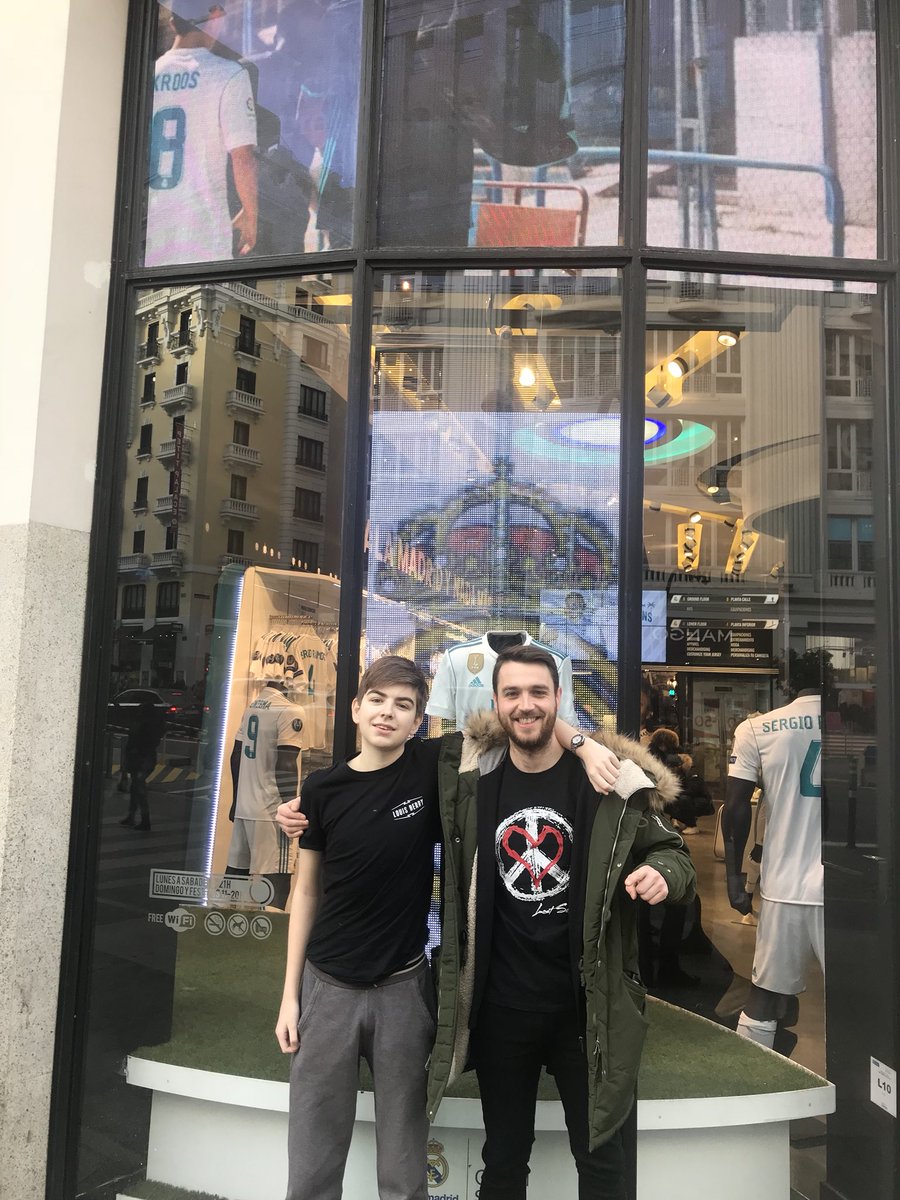 <a href="/louisberry/">LOUIS BERRY</a> <a href="/Lost_Soles__/">lostsoles</a> mason &amp; Gary flying the scouse flag in Madrid today