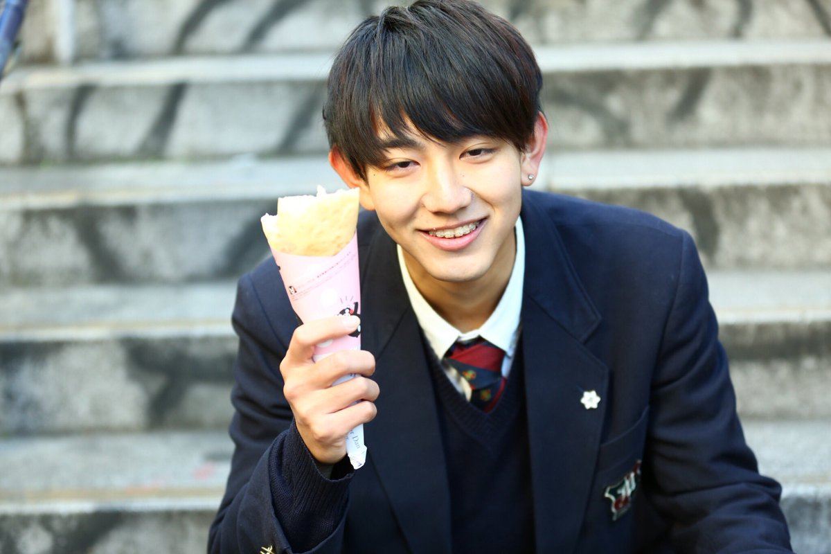 こまったなぁ。。。 こんな人の年賀状もチェキも欲しいのか🤔