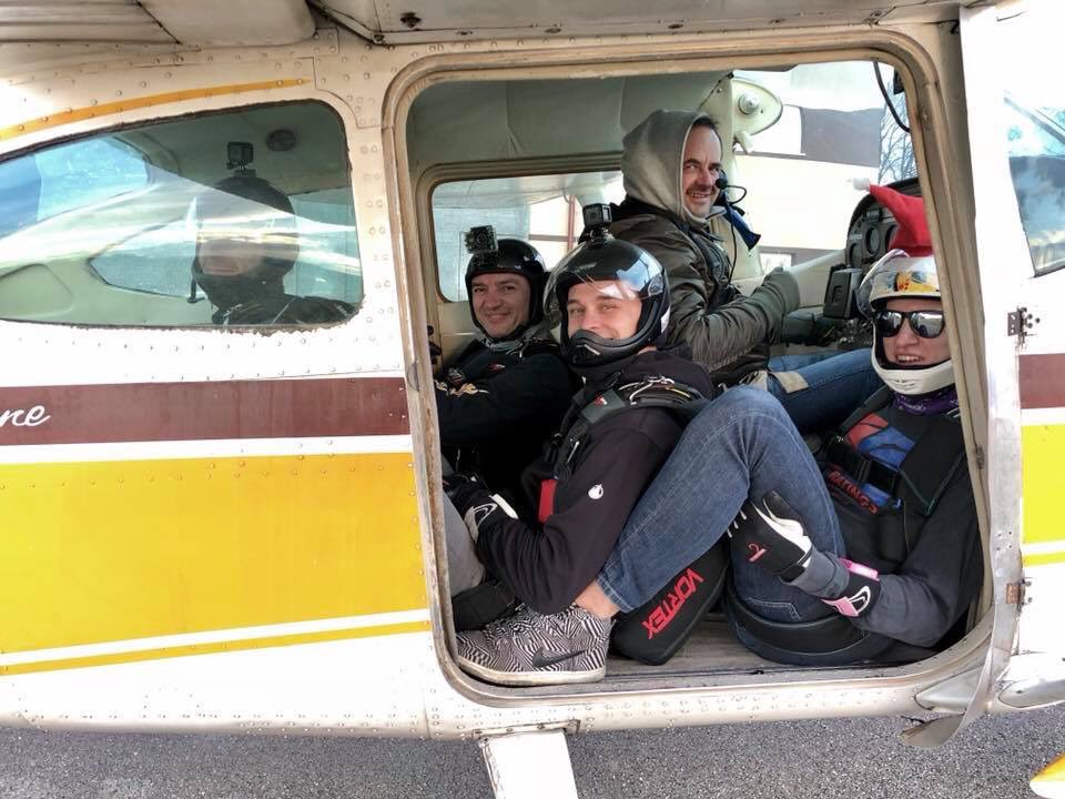 Taxi to the clouds anybody? 😎

#pilotlife #pilotseason #pp37 #murskasobota #parachutes #taxi