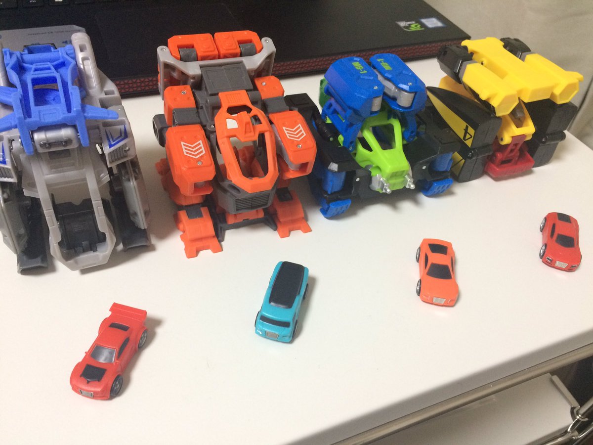 MomantaG's tweet photo. 手前の車がタイタンマスターみたいにロボに変形できたら最高だったな。
#HAVEX MACHINES https://t.co/EW4WEtxD5R