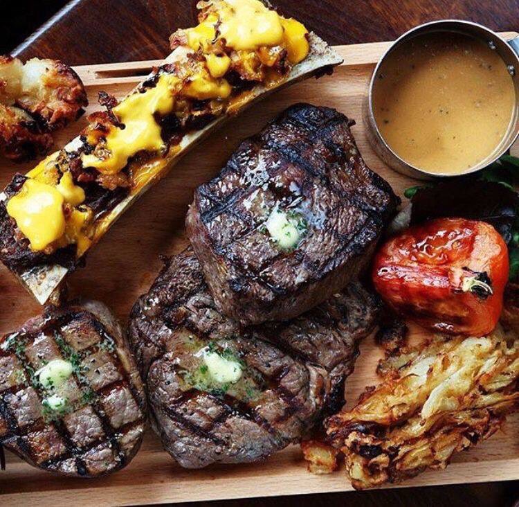 Parbold's tweet image. The amazing Butchers Block!
Fillet - Rump - Ribeye &amp;amp; Bone Marrow
24oz of meat plus two of everything:
Fries, Sauce, Tomato, Onion Loaf
