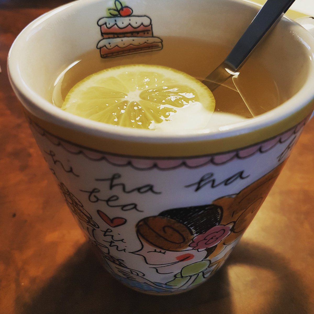 originaliris's tweet image. Gemberthee met citroen en honing. #goodmorning