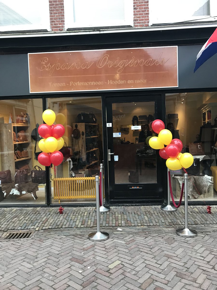 KleineKerkstrt's tweet photo. Vandaag opent de nieuwste aanwinst van de straat. #espanaoriginals #tassen #portemonnees #hoeden en meer #welkom https://t.co/5s5QqrtwXe