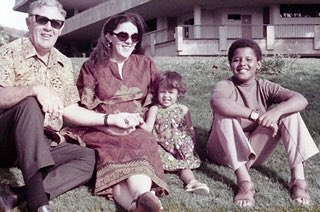 MKRIZSA50's tweet photo. #ObamaBarack 5th grade
With Grandparents Dunham
With Mother Ann Dunham & Sister Maya https://t.co/goOQ4xNoSR