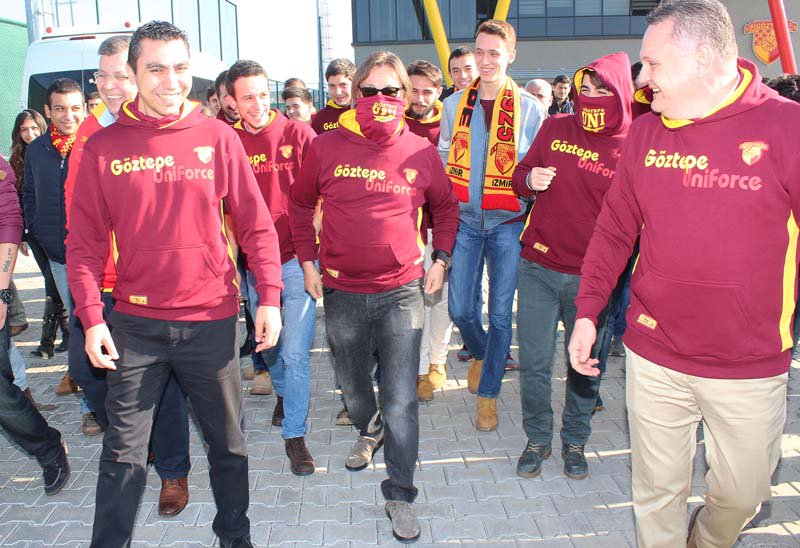 Mehmet Sepil: '' Ben 3.5 yıldır hiçbir zaman bir salon gösterisi yapmadım. Yapmayacağım da, niyetim yok. Bizim yerimiz sokaktır. ''

#Göztepe #GözGözTv