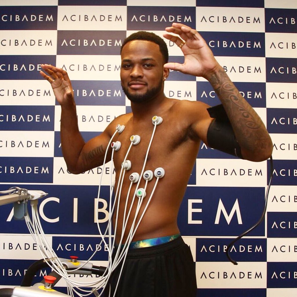 Besiktas's tweet photo. Transfer görüşmelerine başladığımız Cyle Christopher Larin sağlık kontrolünden geçti. @ACIBADEMSPORTS 
#Beşiktaş https://t.co/jRmhYKrM18