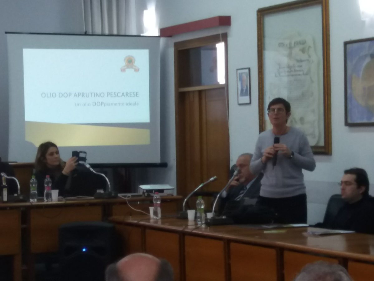 A #Pianella al convegno sull’olio dop Aprutino pescarese ho parlato dell’Anno nazionale del cibo italiano come ulteriore opportunità per il nostro territorio #avanticosi