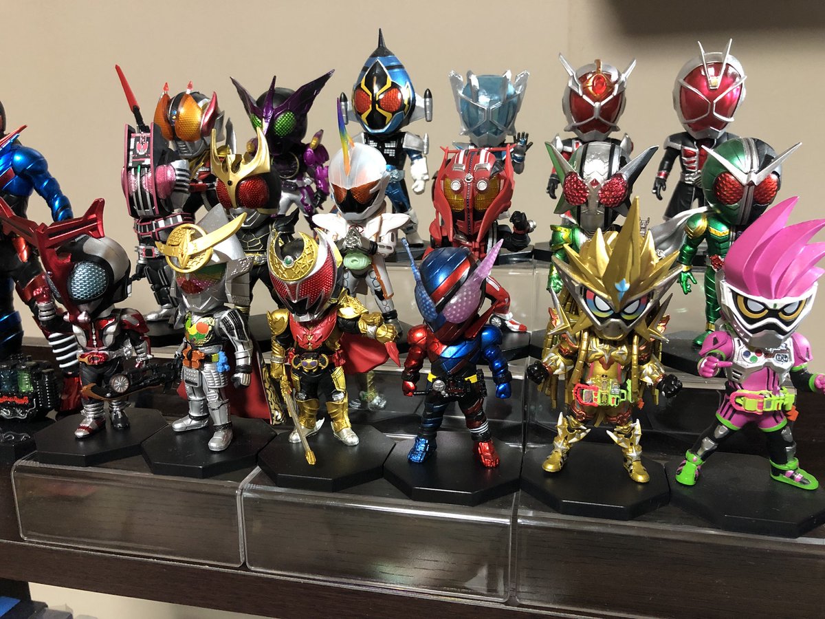 まっしー 平成仮面ライダーの一番くじ 19種中13種まで集まりました ほぼ完売でここからは 厳しそうです 改めてトゥルーエンディング見てたらエグゼイド熱が蘇ったので ムテキゲーマー複眼にレジン投下 足りない彩色とシールを追加してみました