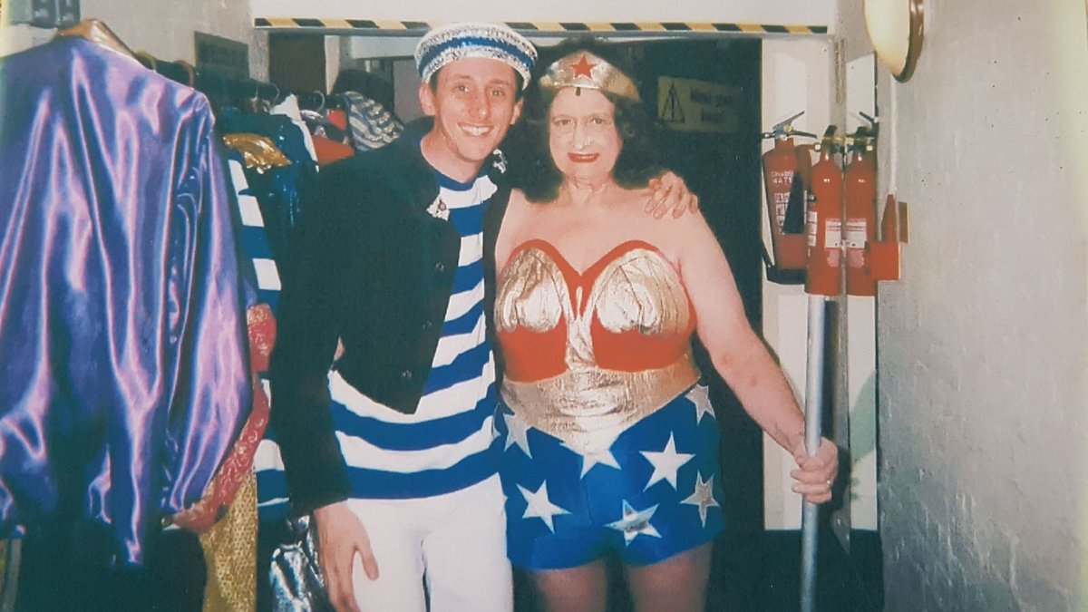 RIP Bella Emberg aka Blunderwoman. I once did a panto with her. She was lovely and great fun to work with #BellaEmberg #BlunderWoman
