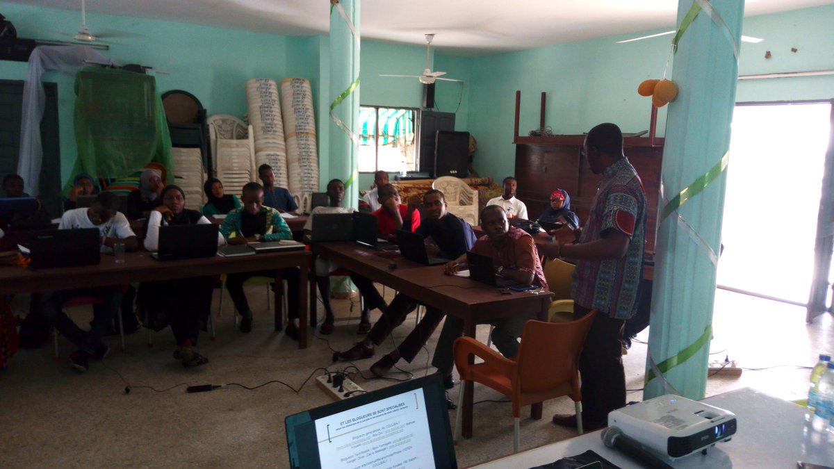 aboukam's tweet photo. Au siège de l' @aeemci_ce à Abidjan... on parle de comment créer et valoriser sa présence sur le web avec @UNBCI_ #Civblogs #Civ #Civtech https://t.co/IRKEAYFyTW