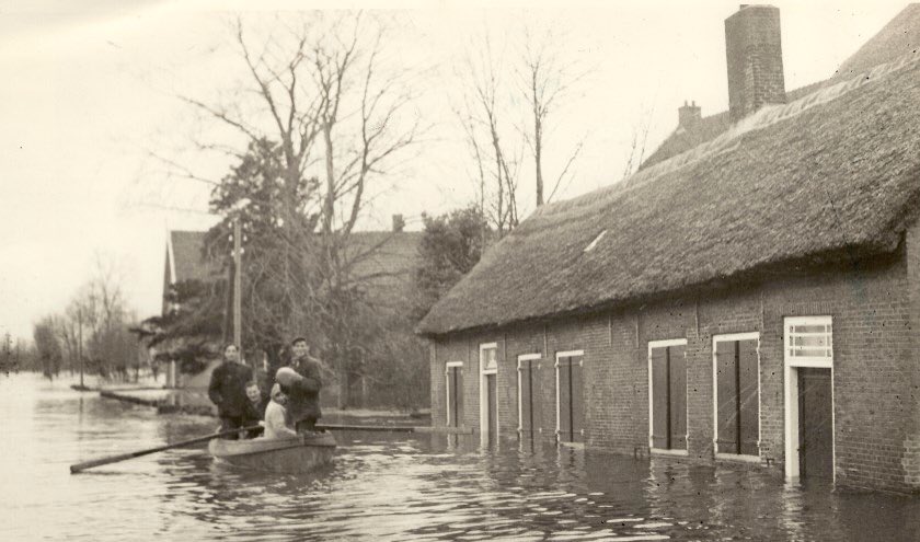 Meerdere historische verenigingen in de streek besteden de komende tijd aandacht aan de Watersnood van 1953, dit jaar 65 jaar geleden: in <a href="/MusHetReghthuys/">Museum Het Reghthuys</a> en Sliedrecht 'n expositie, bij <a href="/HetMuseum/">museum het voorhuis</a> 'n nieuw boek.
Het water kwam vanuit het westen vd Waard tot a/d Peursumse vliet.
