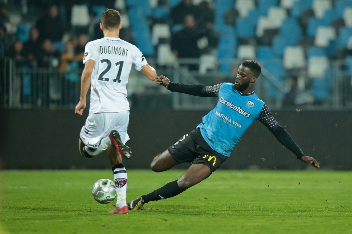 ToursFC's tweet photo. ✍ J20 - Partage des points mérité entre @ToursFC et @ClermontFoot 
➡️ #TOURSCF63 0-0
🔗 https://t.co/7Li3VutJhk https://t.co/MoIry9ZFkY