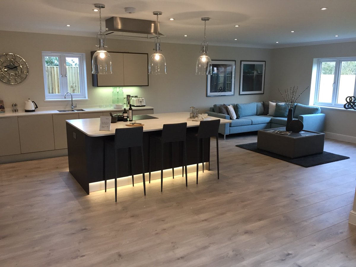 wendover_pallet's tweet photo. Show Home NOW OPEN at Yule Meadow, Weston Turville HP22 5RA. Fri-Mon 10am to 4pm. Be quick...only 4 left! https://t.co/KhoyaYnlJQ
