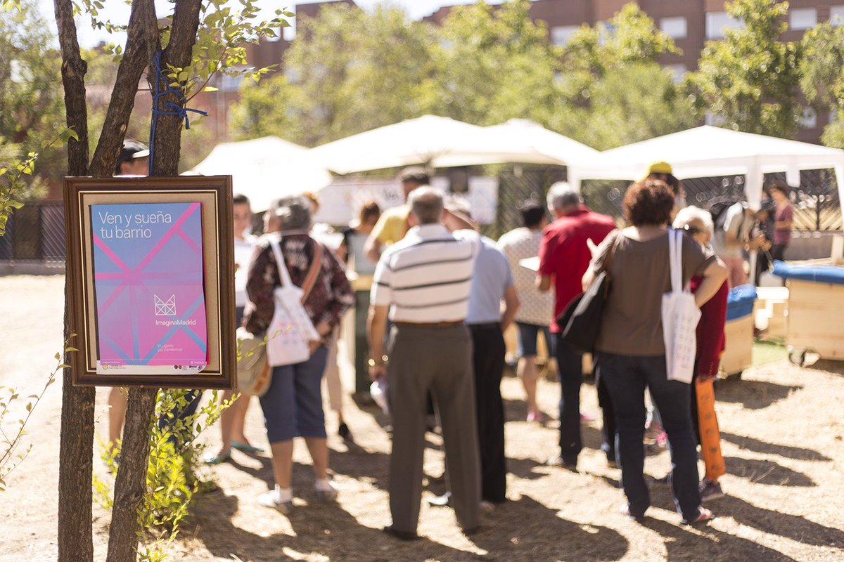 intermediae's tweet photo. 🌇El viernes 19 empiezan las mesas de codiseño de #ImaginaMadrid para transformar nueve espacios de la ciudad entre vecinxs y artistas seleccionados en la convocatoria. ¡Ven y sueña tu barrio! https://t.co/6xtP2OY2wS https://t.co/Cw9ieAbCv3