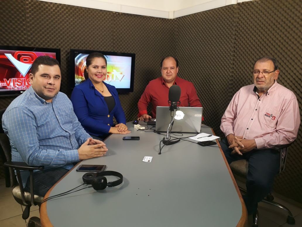 visiondigital8's tweet photo. Arrancamos una nueva propuesta “Vision Análisis”  acompañanos por la 97.5 FM 📻 Canal 8 y Canal 2 Del Grupo Vision Comunicaciones. Con @ArielAvalos @SandraGamarra @GuillermoAdolfoTraverssi y @CristianNuñez de 07:00 a 09:00 🕘 todos los sábados a partir de ahora. https://t.co/UizUve77yp