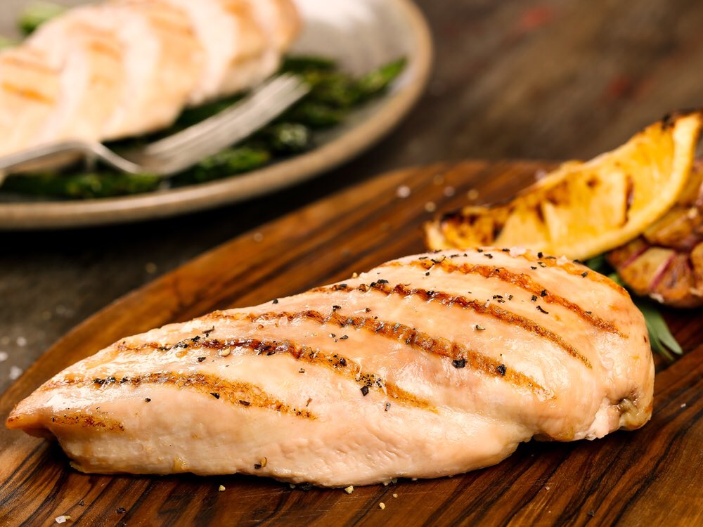 RoamingRoosters's tweet photo. If you're #dieting this January we've got loads of low fat offers including this 2kg pack of chicken fillets Was £21.90, Now £15.90 https://t.co/DJ1R2eNvta #buybritish https://t.co/Xrj471668C