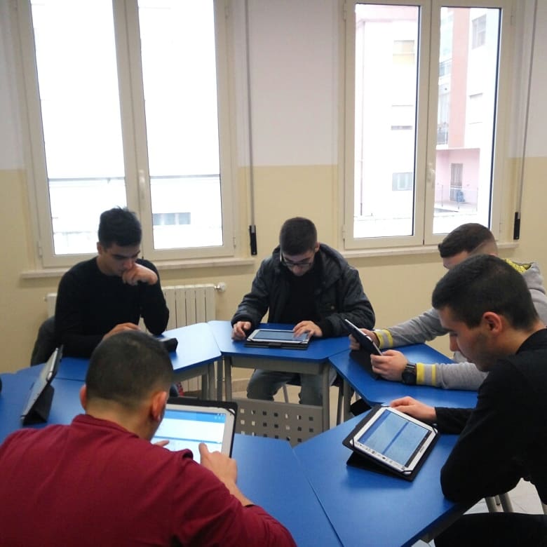 GRomano1971's tweet image. ITC/1 "G.P. Chironi" Nuoro.
Aula 3.0 per il #cooperativelearning e la#didattatticamultimediale. Applicazioni di #pycoding e#BYOD alla soluzione di problemi di navigazione aerea con python