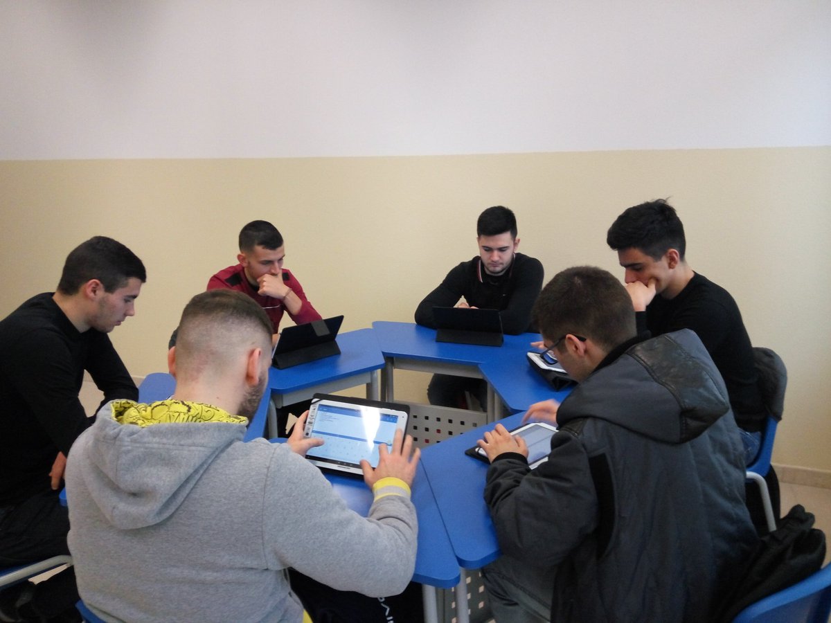 GRomano1971's tweet image. ITC/1 "G.P. Chironi" Nuoro.
Aula 3.0 per il #cooperativelearning e la#didattatticamultimediale. Applicazioni di #pycoding e#BYOD alla soluzione di problemi di navigazione aerea con python