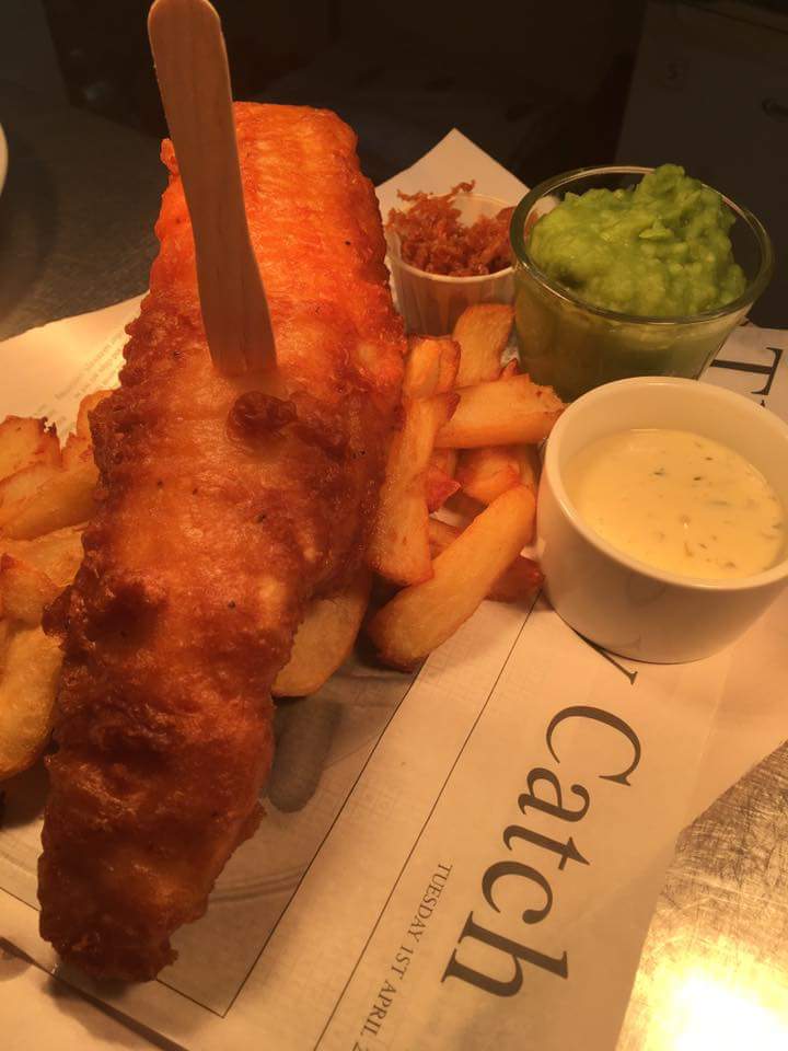 The weekend is here and that can only mean one thing... #kidseatfree*
 Come along for a spot of lunch or dinner and enjoy a homemade dish from our menu. 😁🍽
#thechequers #greatfood #redbridge #barkingside #breakfast #lunch #dinner #kidseatfree #theweekend