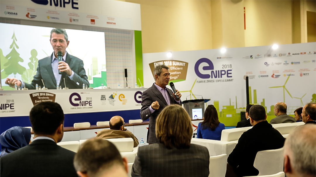 Otomobil yarışçısı Ethem Genim, sürücülere yakıt tasarrufu sağlayan, ileri sürüş teknikleri dersi verdi.
enipe.org
#enipe #enipefuari #EnerjiTasarrufuHaftası #otomobil