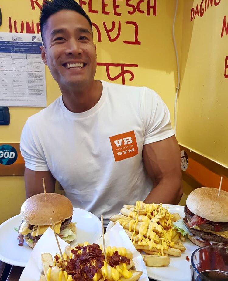 Burger_Wave's tweet photo. Sembra che il nostro amico #VietDoan abbia apprezzato..."That face is a face filled with happiness!! One of my most favorite meals to have after comp is burgers and chips... 😍🍔🍟" #burgerwave #justdamngoodburgers #ifbb https://t.co/70k1WbRxzT