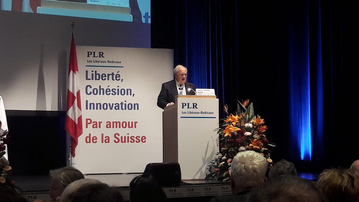 FDP_Luzern's tweet photo. Luzerner Delegierte an der #DV_FDP in #Biel. Mit Auftritt von SR-LU @Damian_Mueller_ https://t.co/N72QFSk5JW