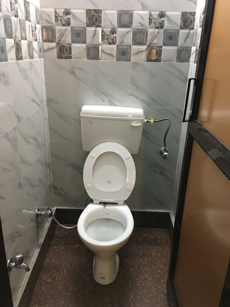 Sonal_MK's tweet image. This has to be the cleanest public convenience toilet in Delhi! Bang opposite Taj on Man Singh road. All it takes is one person wiling to do his job meticulously... as shown by Dayal Kumar Das ji, he greets you with a good day aswell. #SwachhBharat #ReporterAlert