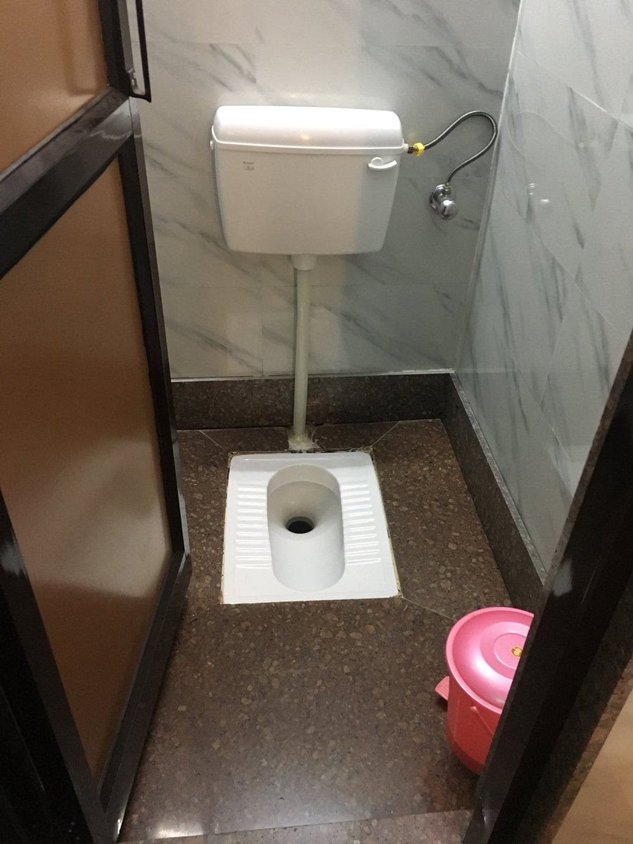 Sonal_MK's tweet image. This has to be the cleanest public convenience toilet in Delhi! Bang opposite Taj on Man Singh road. All it takes is one person wiling to do his job meticulously... as shown by Dayal Kumar Das ji, he greets you with a good day aswell. #SwachhBharat #ReporterAlert