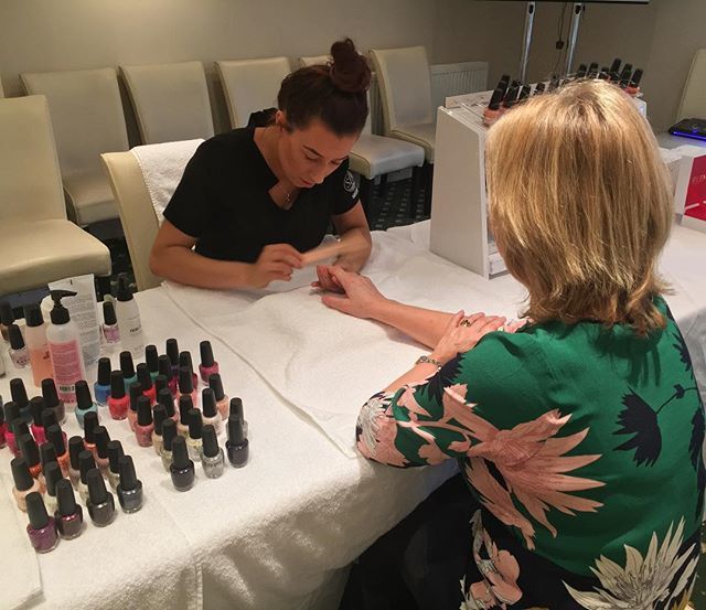 CarlyonBayHotel's tweet photo. We are running Spa taster sessions today for all our residents to come and enjoy in our Churchill Suite as part of our January Getaway weekend. #SpaDays #BrendHotels #JanuaryGetaway https://t.co/tqQUivolA8 https://t.co/CJTpVzxmRg