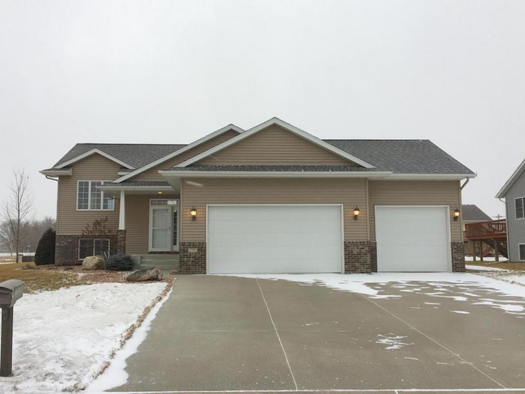 AKJ0794's tweet photo. See a virtual tour of my newest #listing 1737 Pride Lane #AlbertLea #MN  https://t.co/tjcfC8SwS1 https://t.co/Pt0zJzUIzi